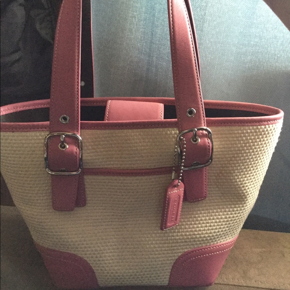 Authentic Coach Hand Bag For Spring! - image 2